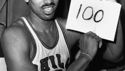 体育-阿德巴约刷分？张伯伦的百分之夜也是比赛毫无悬念 全队疯狂喂球