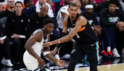 NBA无聊的季后赛第2轮即将结束：赛程随意、2组横扫、裁判控场
