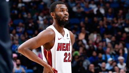 佣金-防守建功！维金斯造成狄龙进攻犯规+恶犯 全场拿到8分6板2断